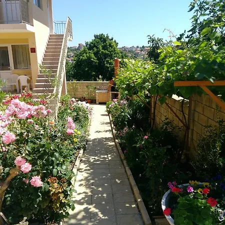 Πανσιόν Eleonor