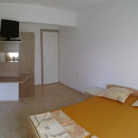 Eleonor Πανσιόν