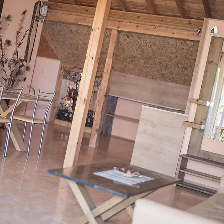 Eleonor Πανσιόν *