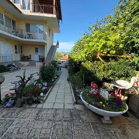 Eleonor Guest house *